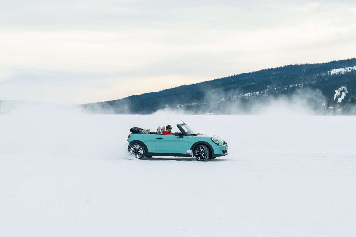 Motor-/Automobilfotografie in München 91 20260216 Playboy MINI on ice Schwedern 26